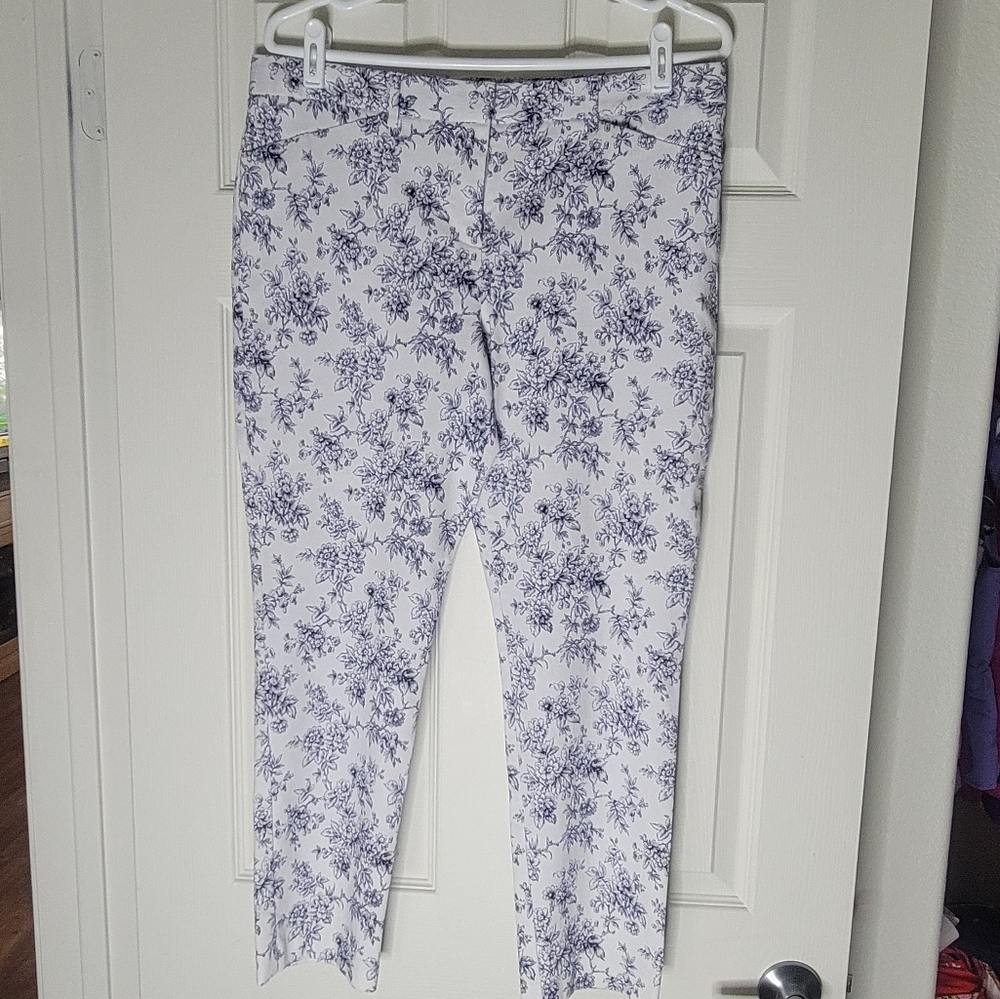 Mario Serrani White and Blue Floral Cropped Pants